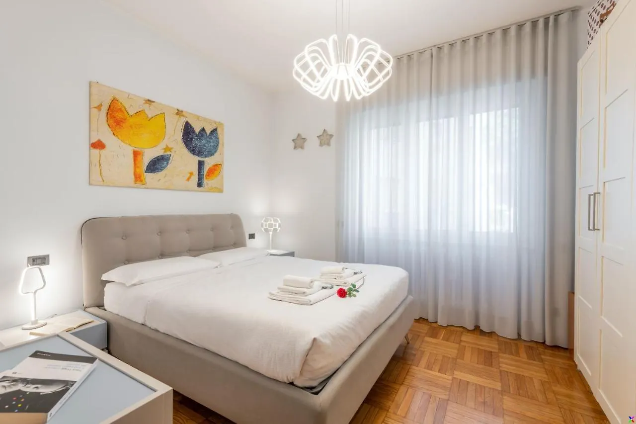 Bnbutler - Stromboli, 22 - Ampio, Luminoso Ed Elegante Apartment Milan